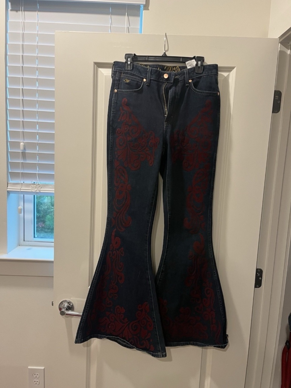 Lainey Wilson Wrangler Bell Bottom Jeans 30 X 34 Red Flower